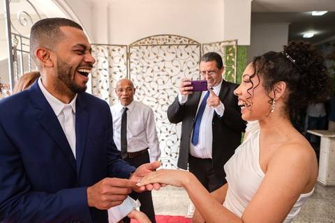 As melhores ideias e inspirações criativas de fotos de casamento civil registradas por fotógrafos profissionais de eventos da empresa Criativus Foto e Vídeo no Cartório do Jardim São Luiz'