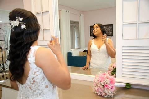 As melhores ideias e inspirações criativas de fotos de casamento registradas por fotógrafos profissionais de eventos da empresa Criativus Foto e Vídeo no salão: making of da noiva'