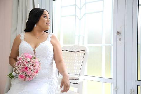 As melhores ideias e inspirações criativas de fotos de casamento registradas por fotógrafos profissionais de eventos da empresa Criativus Foto e Vídeo no salão: making of da noiva'