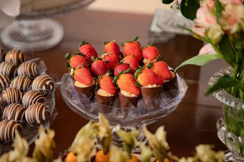 As melhores ideias e inspirações criativas de fotos de casamento registradas por fotógrafos profissionais de eventos da empresa Criativus Foto e Vídeo no espaço Chácara Picovinho'