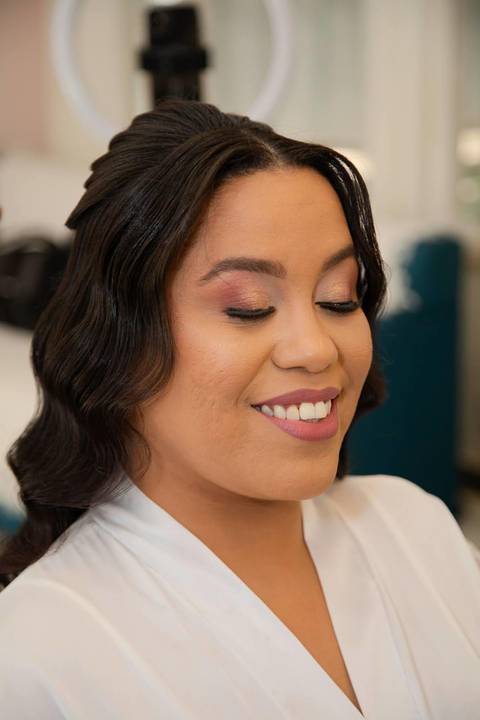 As melhores ideias e inspirações criativas de fotos de casamento registradas por fotógrafos profissionais de eventos da empresa Criativus Foto e Vídeo no salão: making of da noiva'