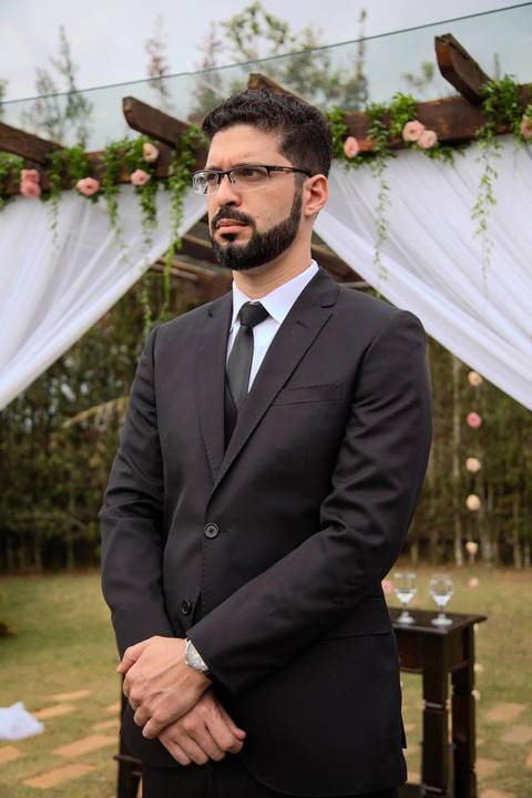 As melhores ideias e inspirações criativas de fotos de casamento registradas por fotógrafos profissionais de eventos da empresa Criativus Foto e Vídeo no espaço Chácara Picovinho: fotos do momento da cerimônia'