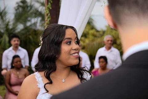 As melhores ideias e inspirações criativas de fotos de casamento registradas por fotógrafos profissionais de eventos da empresa Criativus Foto e Vídeo no espaço Chácara Picovinho: fotos do momento da cerimônia'