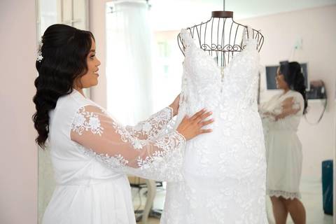 As melhores ideias e inspirações criativas de fotos de casamento registradas por fotógrafos profissionais de eventos da empresa Criativus Foto e Vídeo no salão: making of da noiva'