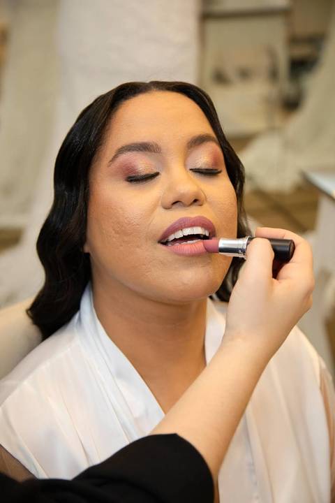 As melhores ideias e inspirações criativas de fotos de casamento registradas por fotógrafos profissionais de eventos da empresa Criativus Foto e Vídeo no salão: making of da noiva'