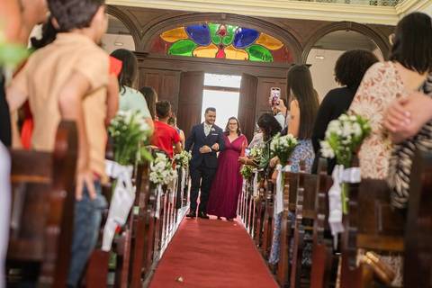 As melhores ideias e inspirações criativas de fotos de casamento registradas por fotógrafos profissionais de eventos da empresa Criativus Foto e Vídeo na Paróquia Matriz Santa Ana: Fotos dos Momentos da cerimônia'