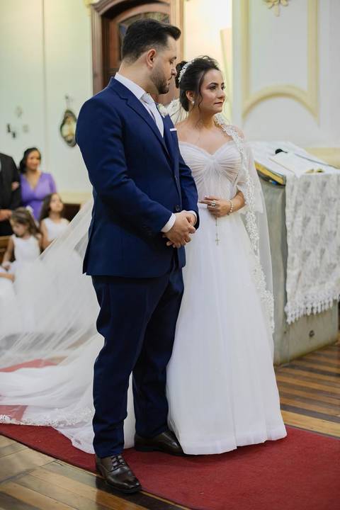 As melhores ideias e inspirações criativas de fotos de casamento registradas por fotógrafos profissionais de eventos da empresa Criativus Foto e Vídeo na Paróquia Matriz Santa Ana: Foto do momento da cerimônia'