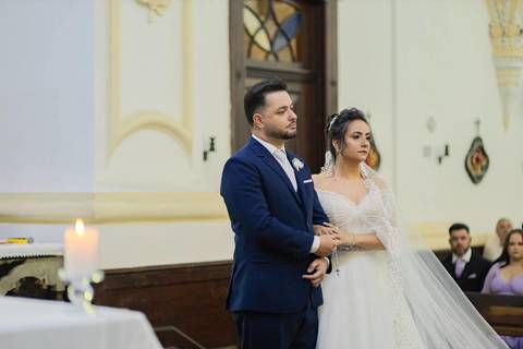 As melhores ideias e inspirações criativas de fotos de casamento registradas por fotógrafos profissionais de eventos da empresa Criativus Foto e Vídeo na Paróquia Matriz Santa Ana: Foto do momento da cerimônia'