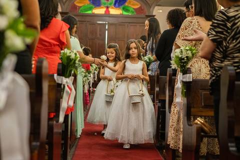 As melhores ideias e inspirações criativas de fotos de casamento registradas por fotógrafos profissionais de eventos da empresa Criativus Foto e Vídeo na Paróquia Matriz Santa Ana: Fotos dos Momentos da cerimônia'