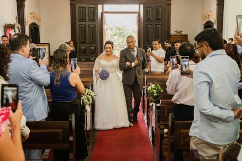 As melhores ideias e inspirações criativas de fotos de casamento registradas por fotógrafos profissionais de eventos da empresa Criativus Foto e Vídeo na Paróquia Matriz Santa Ana: Fotos dos Momentos da cerimônia'