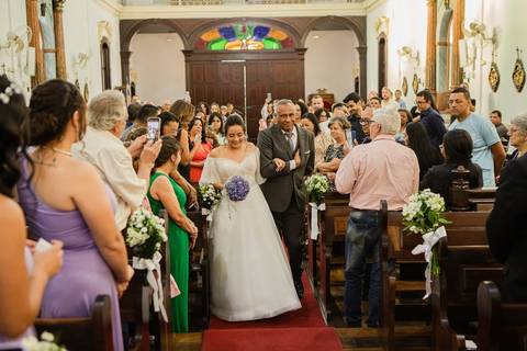 As melhores ideias e inspirações criativas de fotos de casamento registradas por fotógrafos profissionais de eventos da empresa Criativus Foto e Vídeo na Paróquia Matriz Santa Ana: Fotos dos Momentos da cerimônia'