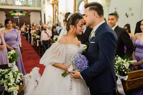 As melhores ideias e inspirações criativas de fotos de casamento registradas por fotógrafos profissionais de eventos da empresa Criativus Foto e Vídeo na Paróquia Matriz Santa Ana: Fotos dos Momentos da cerimônia'