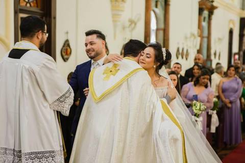 As melhores ideias e inspirações criativas de fotos de casamento registradas por fotógrafos profissionais de eventos da empresa Criativus Foto e Vídeo na Paróquia Matriz Santa Ana: Fotos dos Momentos da cerimônia'