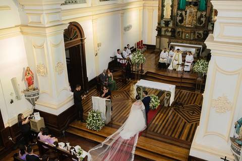 As melhores ideias e inspirações criativas de fotos de casamento registradas por fotógrafos profissionais de eventos da empresa Criativus Foto e Vídeo na Paróquia Matriz Santa Ana: Fotos dos Momentos da cerimônia'