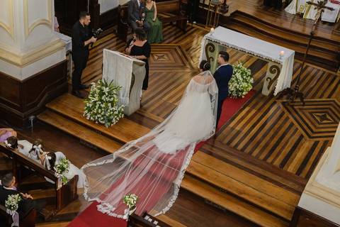 As melhores ideias e inspirações criativas de fotos de casamento registradas por fotógrafos profissionais de eventos da empresa Criativus Foto e Vídeo na Paróquia Matriz Santa Ana: Fotos dos Momentos da cerimônia'