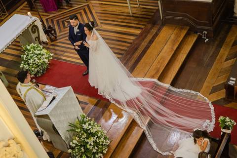 As melhores ideias e inspirações criativas de fotos de casamento registradas por fotógrafos profissionais de eventos da empresa Criativus Foto e Vídeo na Paróquia Matriz Santa Ana: Fotos dos Momentos da cerimônia'