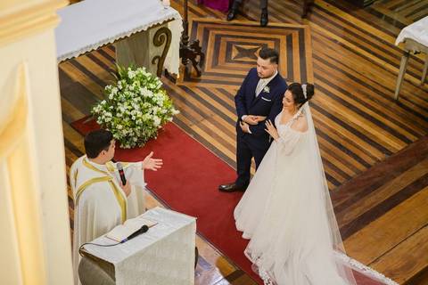 As melhores ideias e inspirações criativas de fotos de casamento registradas por fotógrafos profissionais de eventos da empresa Criativus Foto e Vídeo na Paróquia Matriz Santa Ana: Fotos dos Momentos da cerimônia'