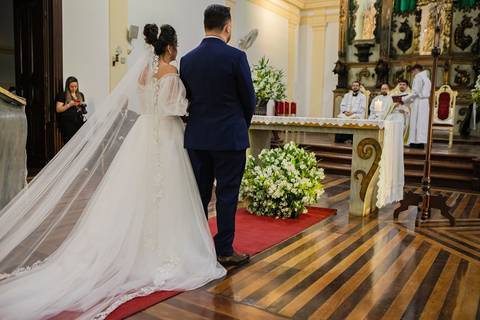 As melhores ideias e inspirações criativas de fotos de casamento registradas por fotógrafos profissionais de eventos da empresa Criativus Foto e Vídeo na Paróquia Matriz Santa Ana: Fotos dos Momentos da cerimônia'