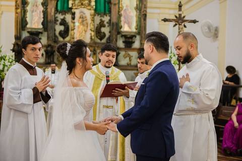 As melhores ideias e inspirações criativas de fotos de casamento registradas por fotógrafos profissionais de eventos da empresa Criativus Foto e Vídeo na Paróquia Matriz Santa Ana: Fotos dos Momentos da cerimônia'
