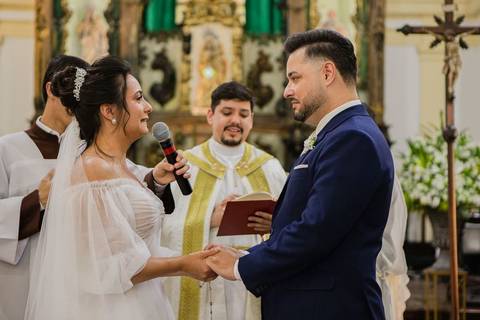 As melhores ideias e inspirações criativas de fotos de casamento registradas por fotógrafos profissionais de eventos da empresa Criativus Foto e Vídeo na Paróquia Matriz Santa Ana: Fotos dos Momentos da cerimônia'