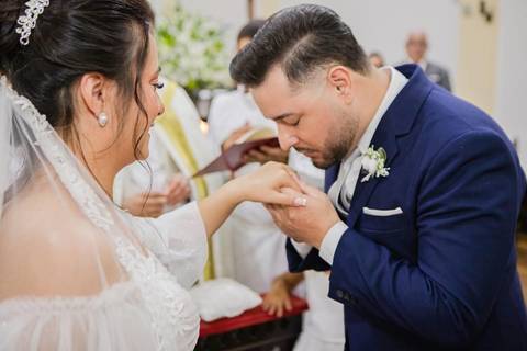 As melhores ideias e inspirações criativas de fotos de casamento registradas por fotógrafos profissionais de eventos da empresa Criativus Foto e Vídeo na Paróquia Matriz Santa Ana: Fotos dos Momentos da cerimônia'