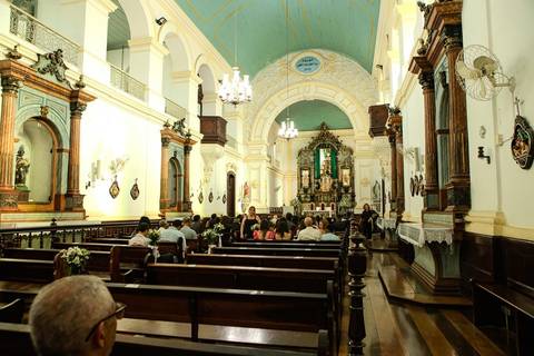 As melhores ideias e inspirações criativas de fotos de casamento registradas por fotógrafos profissionais de eventos da empresa Criativus Foto e Vídeo na Paróquia Matriz Santa Ana: Fotos dos Momentos da cerimônia'