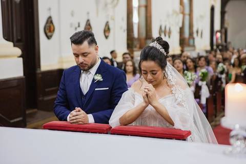 As melhores ideias e inspirações criativas de fotos de casamento registradas por fotógrafos profissionais de eventos da empresa Criativus Foto e Vídeo na Paróquia Matriz Santa Ana: Fotos dos Momentos da cerimônia'