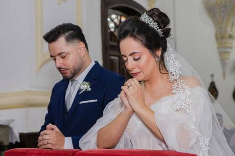 As melhores ideias e inspirações criativas de fotos de casamento registradas por fotógrafos profissionais de eventos da empresa Criativus Foto e Vídeo na Paróquia Matriz Santa Ana: Fotos dos Momentos da cerimônia'