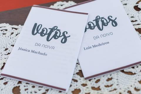 As melhores ideias e inspirações criativas de fotos de casamento registradas por fotógrafos profissionais de eventos da empresa Criativus Foto e Vídeo no Espaço Buffet Novo Sonho: Foto dos votos dos noivos'