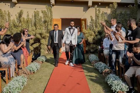 As melhores ideias e inspirações criativas de fotos de casamento registradas por fotógrafos profissionais de eventos da empresa Criativus Foto e Vídeo no Espaço Buffet Novo Sonho: Foto do momento da cerimônia'