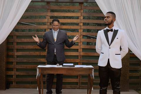 As melhores ideias e inspirações criativas de fotos de casamento registradas por fotógrafos profissionais de eventos da empresa Criativus Foto e Vídeo no Espaço Buffet Novo Sonho: Foto do momento da cerimônia'