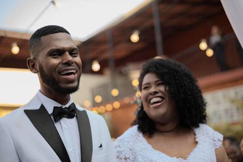 As melhores ideias e inspirações criativas de fotos de casamento registradas por fotógrafos profissionais de eventos da empresa Criativus Foto e Vídeo no Espaço Buffet Novo Sonho: Foto do momento da cerimônia'