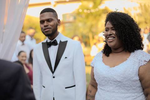 As melhores ideias e inspirações criativas de fotos de casamento registradas por fotógrafos profissionais de eventos da empresa Criativus Foto e Vídeo no Espaço Buffet Novo Sonho: Foto do momento da cerimônia'