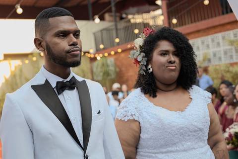 As melhores ideias e inspirações criativas de fotos de casamento registradas por fotógrafos profissionais de eventos da empresa Criativus Foto e Vídeo no Espaço Buffet Novo Sonho: Foto do momento da cerimônia'