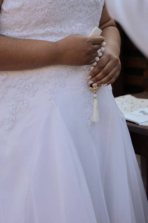 As melhores ideias e inspirações criativas de fotos de casamento registradas por fotógrafos profissionais de eventos da empresa Criativus Foto e Vídeo no Espaço Buffet Novo Sonho: Foto do momento da cerimônia'