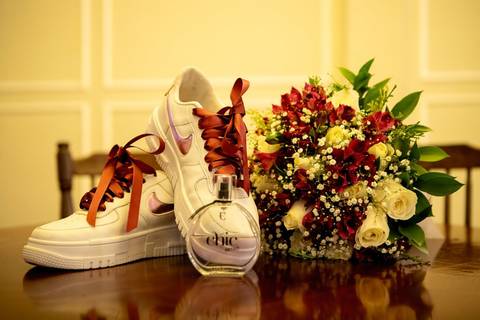 As melhores ideias e inspirações criativas de fotos de casamento registradas por fotógrafos profissionais de eventos da empresa Criativus Foto e Vídeo no Espaço Buffet Novo Sonho: Fotos dos itens da noiva'