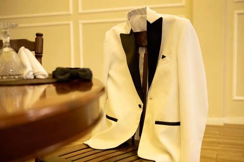 As melhores ideias e inspirações criativas de fotos de casamento registradas por fotógrafos profissionais de eventos da empresa Criativus Foto e Vídeo no Espaço Buffet Novo Sonho: Fotos do traje do noivo'