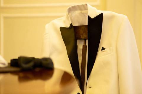 As melhores ideias e inspirações criativas de fotos de casamento registradas por fotógrafos profissionais de eventos da empresa Criativus Foto e Vídeo no Espaço Buffet Novo Sonho: Fotos do traje do noivo'