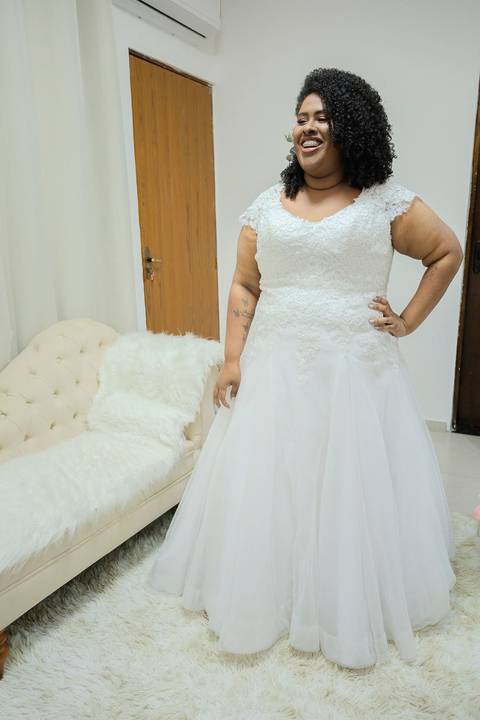 As melhores ideias e inspirações criativas de fotos de casamento registradas por fotógrafos profissionais de eventos da empresa Criativus Foto e Vídeo no Espaço Buffet Novo Sonho: Fotos do making of da noiva'