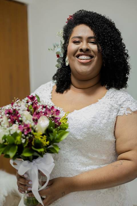 As melhores ideias e inspirações criativas de fotos de casamento registradas por fotógrafos profissionais de eventos da empresa Criativus Foto e Vídeo no Espaço Buffet Novo Sonho: Fotos do making of da noiva'