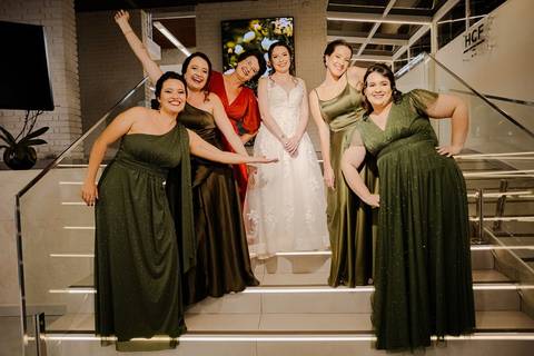 As melhores ideias e inspirações criativas de fotos de casamento registradas por fotógrafos profissionais de eventos da empresa Criativus Foto e Vídeo do making of da noiva'