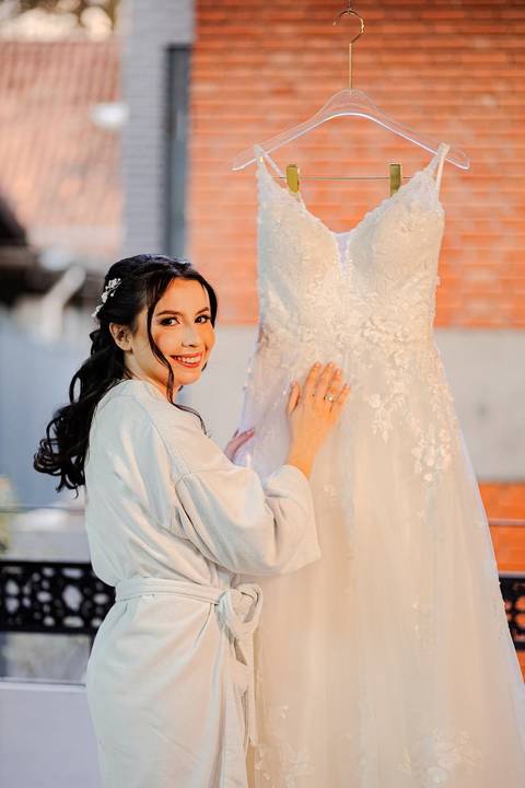 As melhores ideias e inspirações criativas de fotos de casamento registradas por fotógrafos profissionais de eventos da empresa Criativus Foto e Vídeo do making of da noiva'