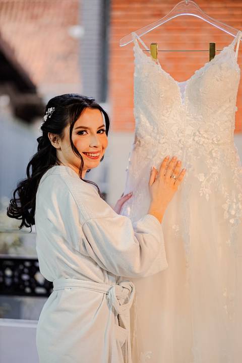 As melhores ideias e inspirações criativas de fotos de casamento registradas por fotógrafos profissionais de eventos da empresa Criativus Foto e Vídeo do making of da noiva'