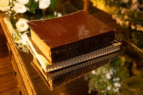 As melhores ideias e inspirações criativas de fotos de casamento registradas por fotógrafos profissionais de eventos da empresa Criativus Foto e Vídeo no Espaço Mariah: Fotos da decoração'