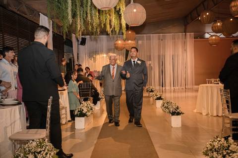 As melhores ideias e inspirações criativas de fotos de casamento registradas por fotógrafos profissionais de eventos da empresa Criativus Foto e Vídeo no Espaço Mariah: Fotos do momento da cerimônia'