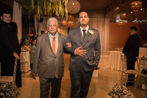 As melhores ideias e inspirações criativas de fotos de casamento registradas por fotógrafos profissionais de eventos da empresa Criativus Foto e Vídeo no Espaço Mariah: Fotos do momento da cerimônia'