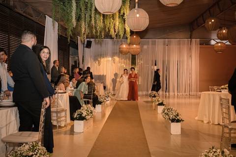 As melhores ideias e inspirações criativas de fotos de casamento registradas por fotógrafos profissionais de eventos da empresa Criativus Foto e Vídeo no Espaço Mariah: Fotos do momento da cerimônia'