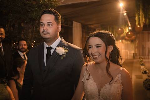 As melhores ideias e inspirações criativas de fotos de casamento registradas por fotógrafos profissionais de eventos da empresa Criativus Foto e Vídeo no Espaço Mariah: Fotos do momento da cerimônia'