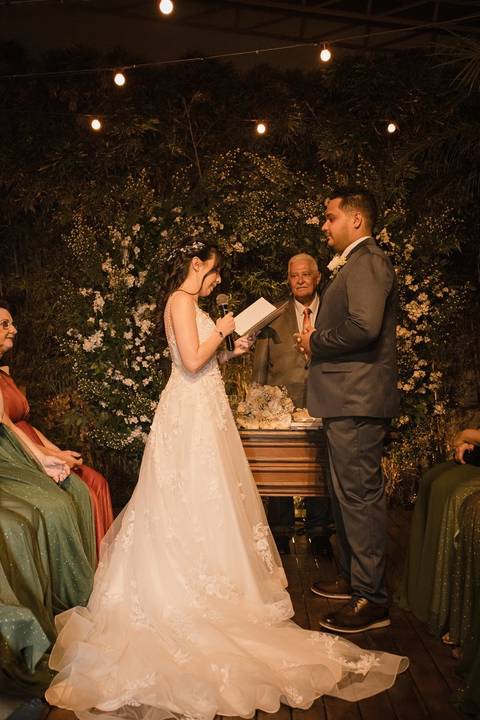 As melhores ideias e inspirações criativas de fotos de casamento registradas por fotógrafos profissionais de eventos da empresa Criativus Foto e Vídeo no Espaço Mariah: Fotos do momento da cerimônia'