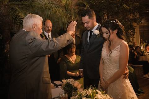 As melhores ideias e inspirações criativas de fotos de casamento registradas por fotógrafos profissionais de eventos da empresa Criativus Foto e Vídeo no Espaço Mariah: Fotos do momento da cerimônia'